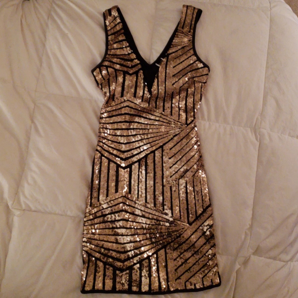 GORGEOUS SEQUIN MINI DRESS !